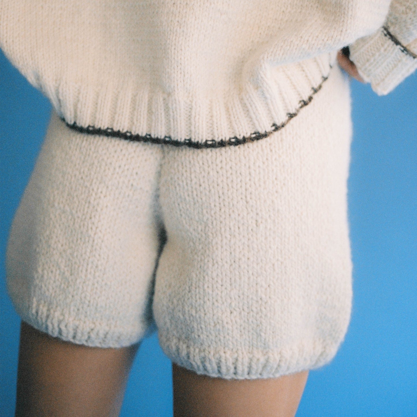 PANCHING BONE SHORTS